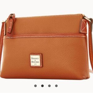 Like New Pebble Grain Crossbody